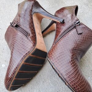 Cole Haan Heels  booties  Women Leather Size 8 brown New no tag